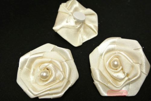 Bild von Deco, 50mm Satinblume mit Perle, creme