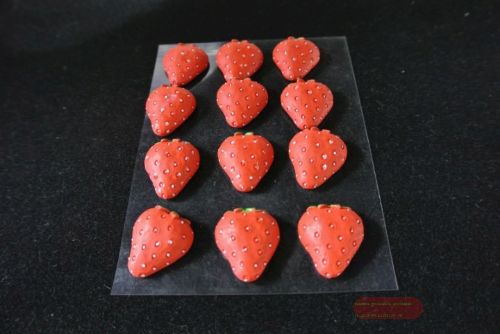Bild von Erdbeere, 25mm 3D - VE12 - klebend, rot (91052)