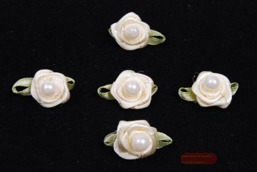 Bild von Satinblüten, mit Perle 20mm - 36 Stk, creme