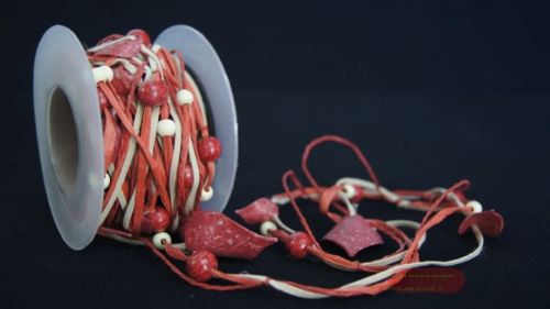 Bild von Girlande 5m/ 20mm, Cord/Blatt/Leder/Kugel, rot