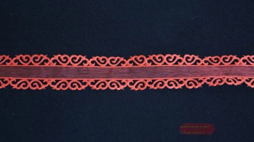 Bild von Band 10y/ 25mm, Ornamente an Organza, rot