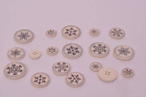 Bild von Knöpfe, Holz 23mm 3-fach sort 1, 2, 3cm, weiss