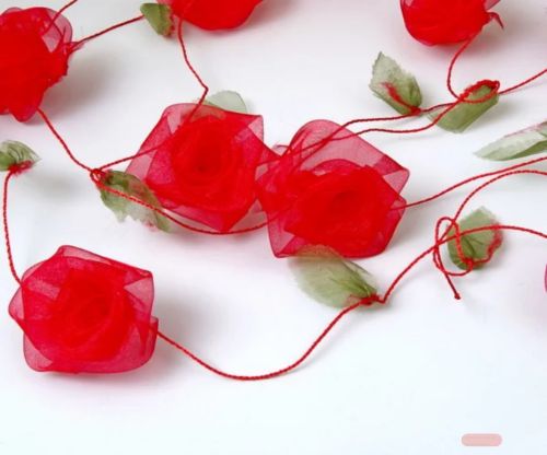 Bild von Girlande, 2.5m mit 12 Organza-Rosen, rot