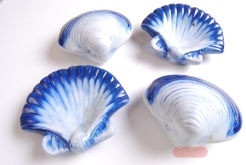 Bild von Deco, Keramikmuschel 7x 9cm, blau/weiss
