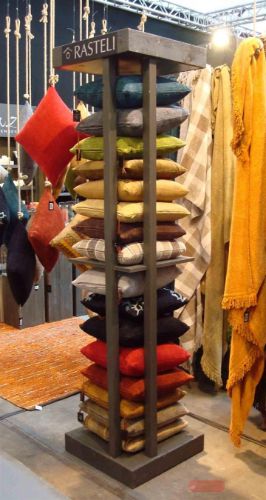 Bild von Display Kissen, Holz - B55x 55x H217cm, dunkelgrau